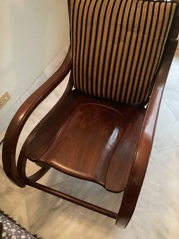 Solid wood vintage rocking chair 3