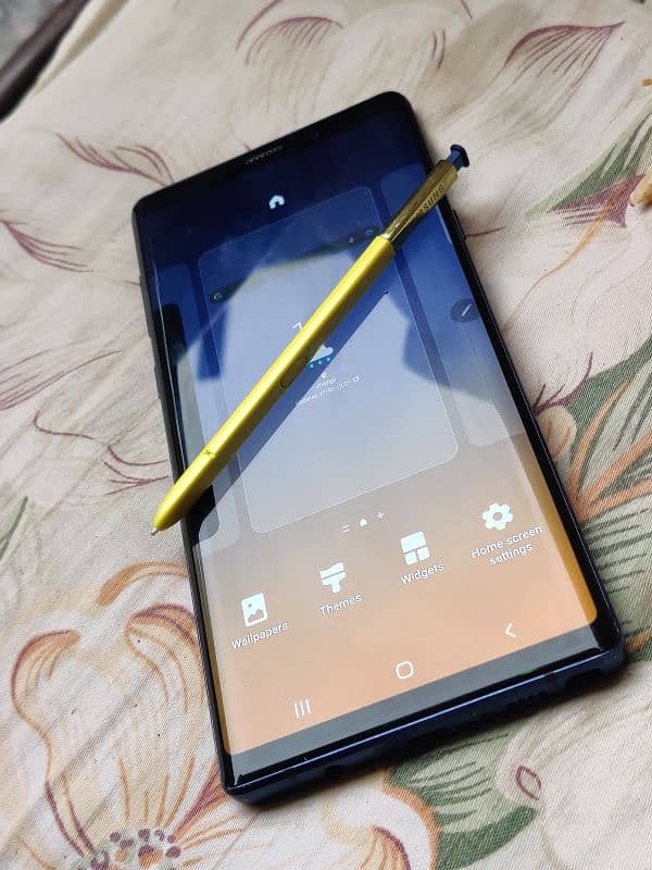 Samsung Galaxy note 9 10/10 condition 1