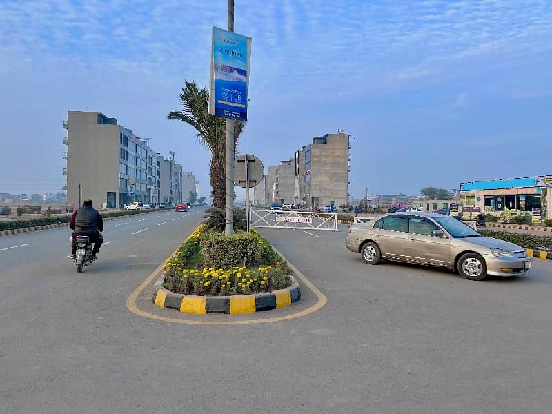 Looking For A Prime Location Residential Plot In Park View City - Diamond Block Lahore 0