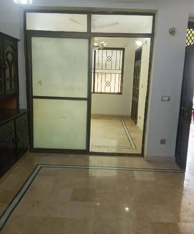 Beautiful ground floor available for rent in G 11 size 25+50 3