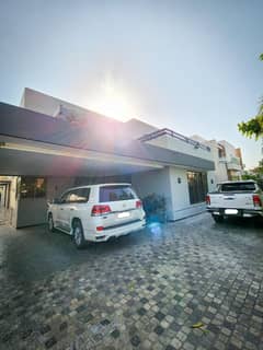 1 KANAL FULL HOUSE FOR SALE IN DHA PHASE 6 NEAR DOLMEN MALL