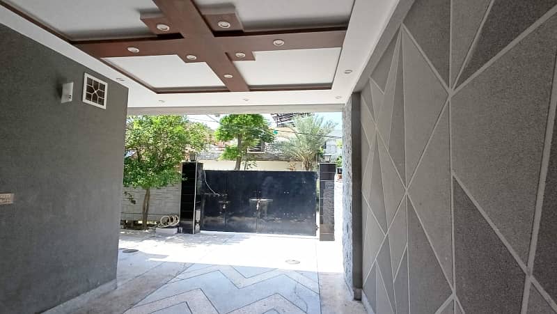 FULLY RENOVATED 10 MARLA HOUSE FOR SALE IN DHA PHASE 1 2