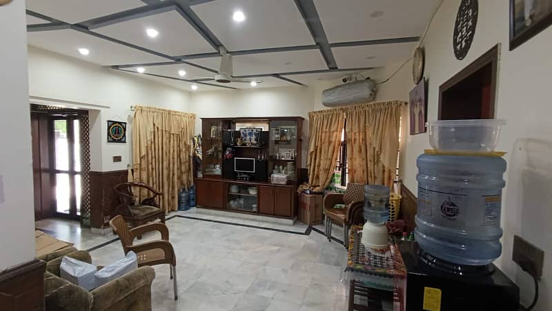 FULLY RENOVATED 10 MARLA HOUSE FOR SALE IN DHA PHASE 1 8