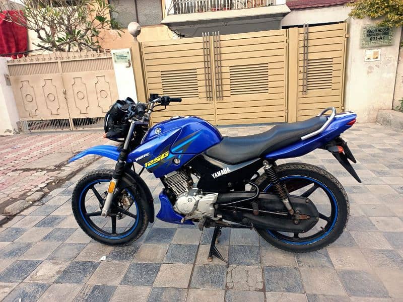 yamaha ybr g 2018 B model original 22500 km driven on my name 1