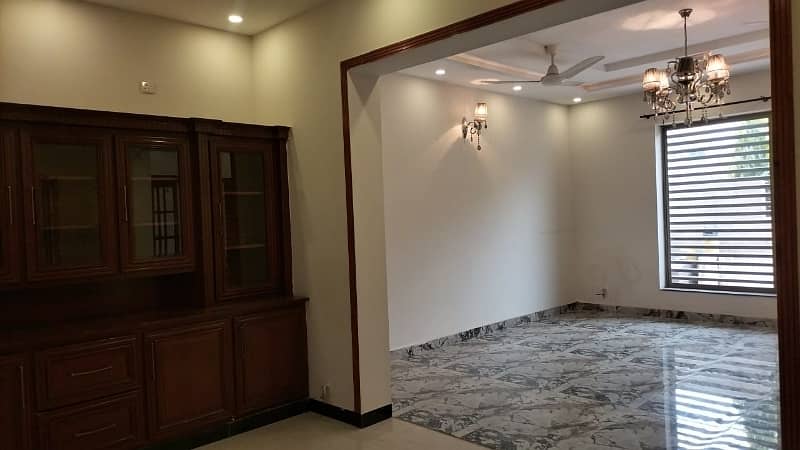 BEAUTIFUL UPPER PORTION AVAILABLE FOR RENT 4