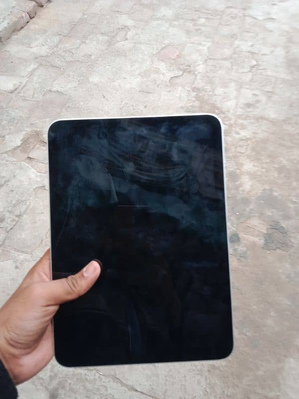 Ipad 10th generation 64 gb Wifi Silver colour, box and charger ,pubg 1