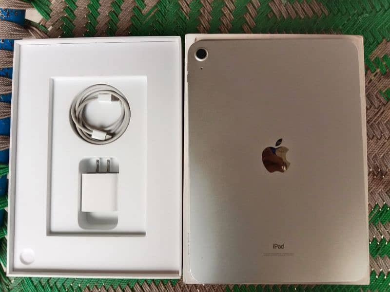 Ipad 10th generation 64 gb Wifi Silver colour, box and charger ,pubg 5