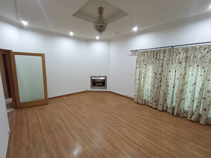 Semi Furnished 1 Kanal House 4 Bedrooms Excellent Condition House FOR RENT In Z Block Phase 3 DHA 31