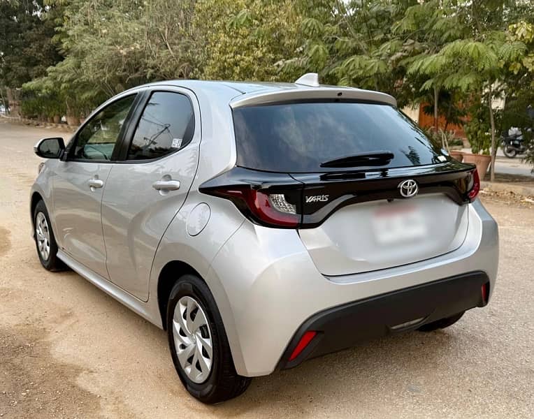 Toyota Yaris hatch back  2021 4