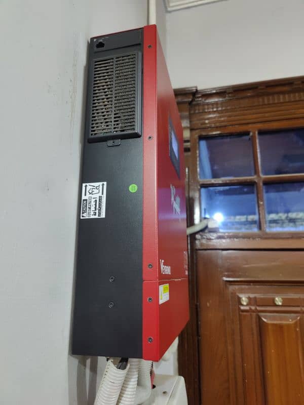 Inverex Veyron inverter 3200W-24V 3.2 kv 3