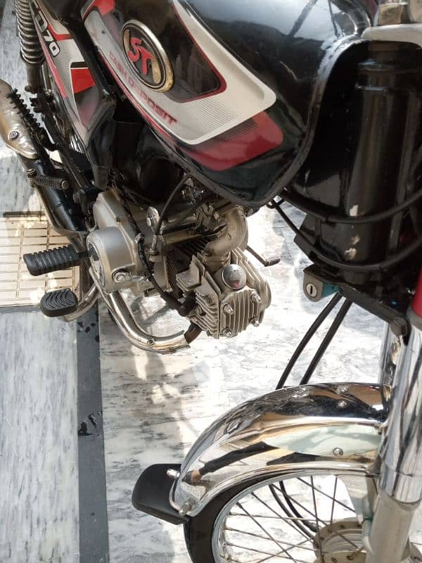 ST ki bike ha. new condition engine open nai h total ganian 3