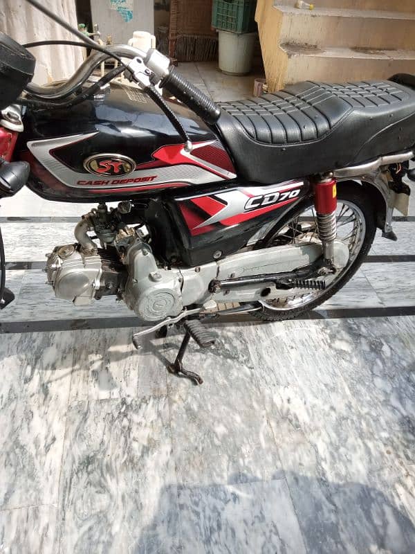 ST ki bike ha. new condition engine open nai h total ganian 7