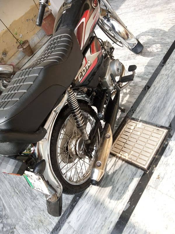 ST ki bike ha. new condition engine open nai h total ganian 11