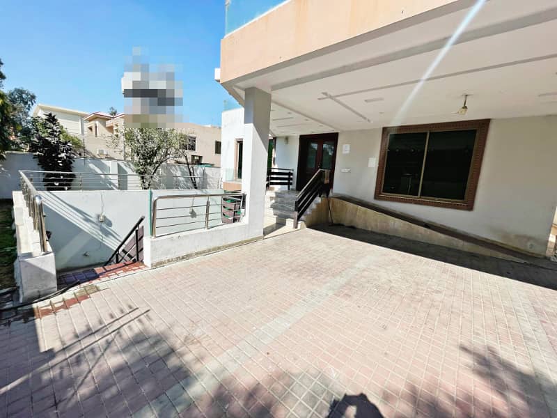 Cantt Properties Offer 1 Kanal House Availabel For Rent In DHA Phase 5 4