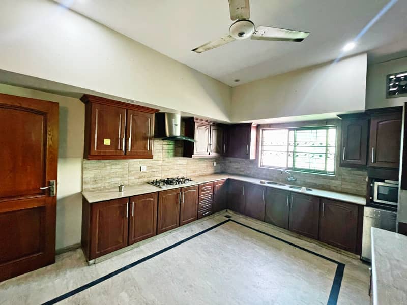 Cantt Properties Offer 1 Kanal House Availabel For Rent In DHA Phase 5 12