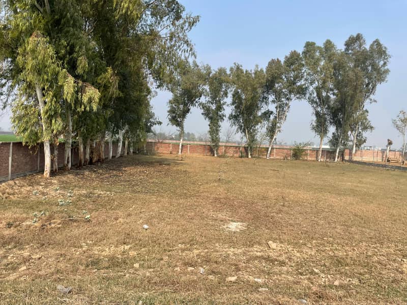 4 Kanal Farm House land Availabel For Sale At the top of location Bedian Road Near To heir Moza Tatla. 3