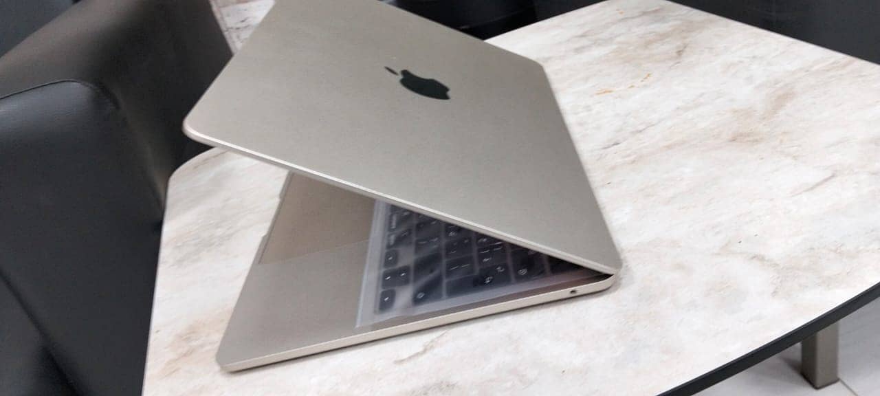 Macbook Air M2, 8/256, CC-7 0