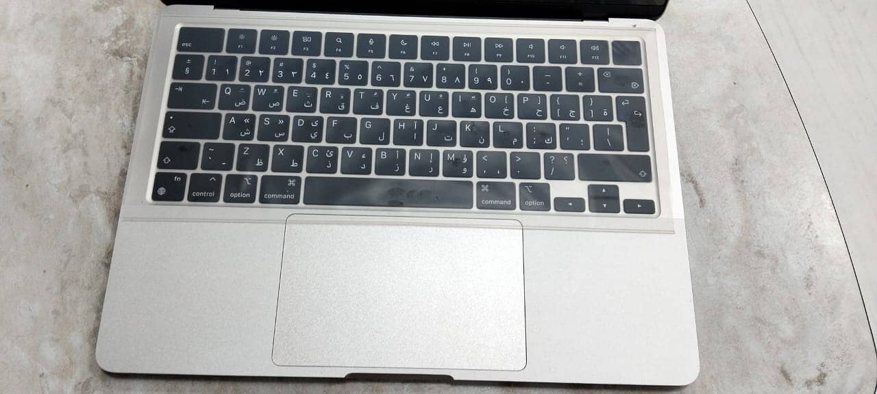 Macbook Air M2, 8/256, CC-7 3