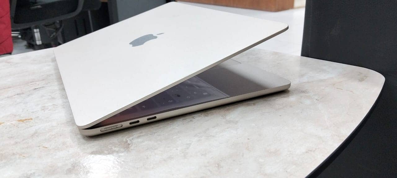 Macbook Air M2, 8/256, CC-7 9