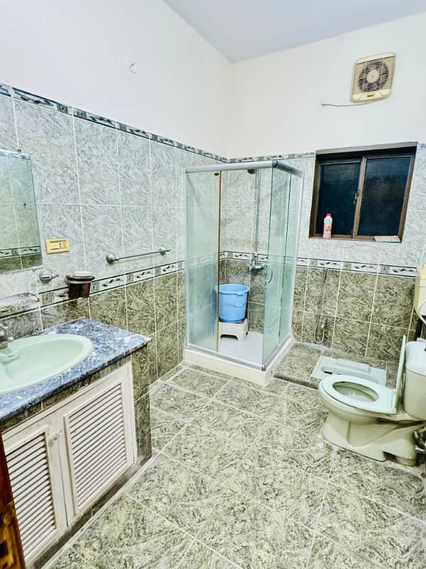 Kanal House With 6 Bedrooms For Sale In DHA Phase 4-FF-Lahore 1