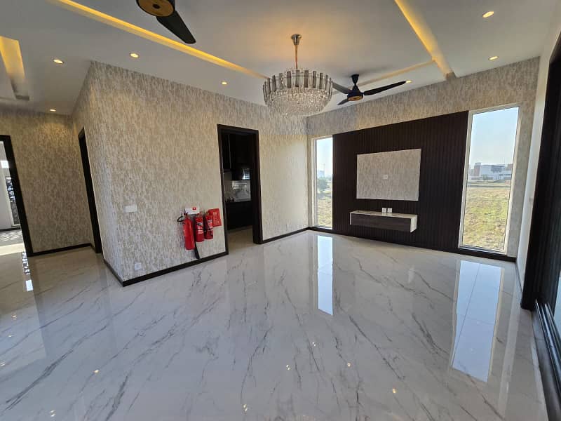 DHA Phase 7, 02 Kanal, 05 Bed, Luxury House For Sale. (01 Kanal Covered Area & 01 Kanal Lush Green lawn) 9