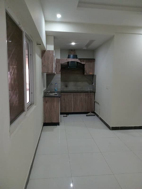 2 bedroom unfurnished apartment available for rent capital Residencia 10