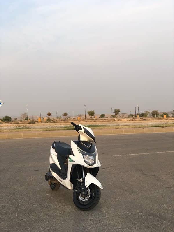 EV scooty 1000watt 7