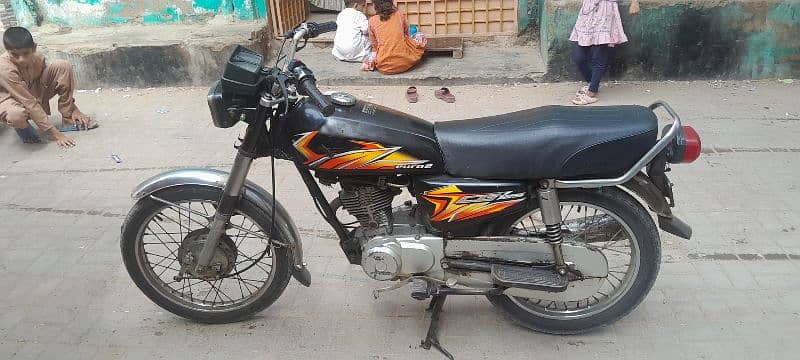 Honda CG 125 Model 2014 Golden Number With Karachi Registration. . . 1