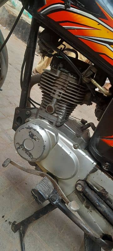 Honda CG 125 Model 2014 Golden Number With Karachi Registration. . . 7