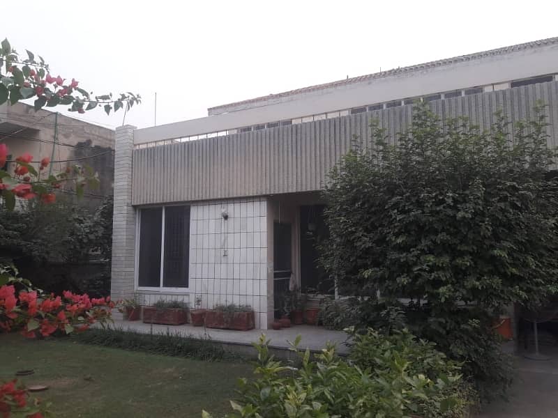 A 1 Kanal House In Gulberg Is On The Market For rent 3