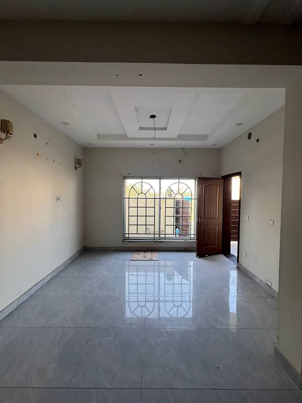 Bahria orchard Lahore rent option available full house 5 marala 11