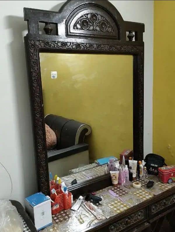 Mirror and dressing table 1