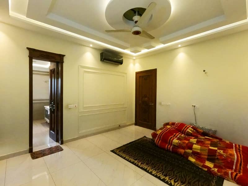 Luxurious Brand New 1 Kanal House For Sale Premium Location 32