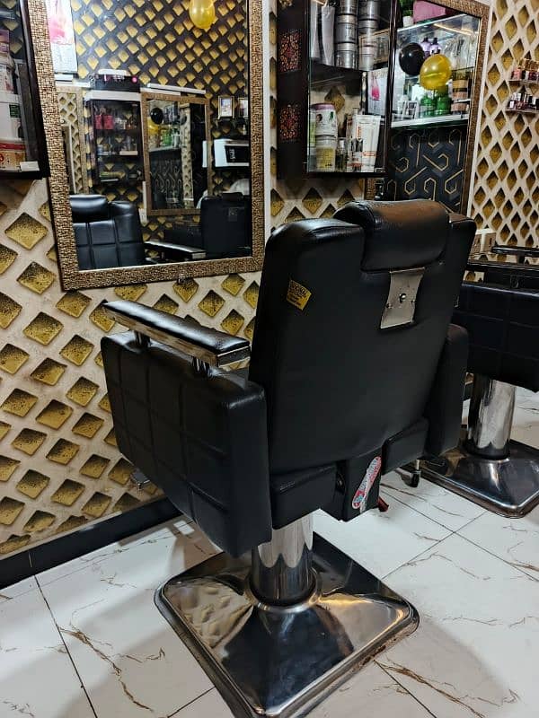 Ladies Saloon Mirrors and chairs 4