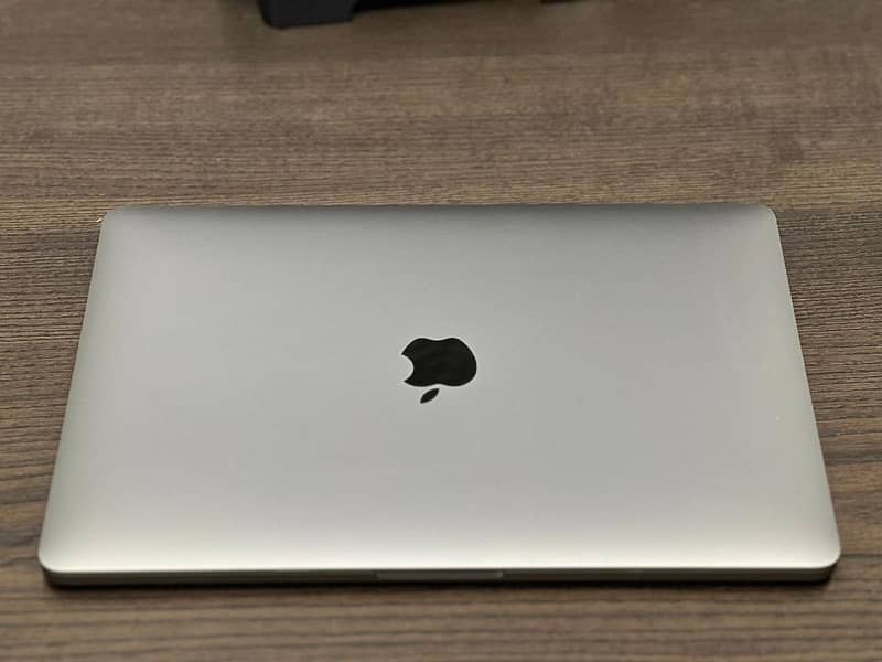 Macbook Pro 2020 with box 0