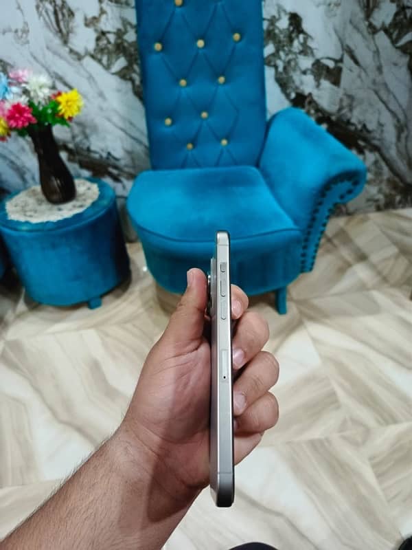 10/9.9 only front camera scratch natural titanium colour with box lead 3