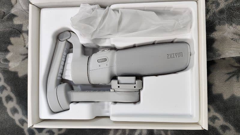 Zhiyun Smooth Q4 Gimbal Just Box open 1