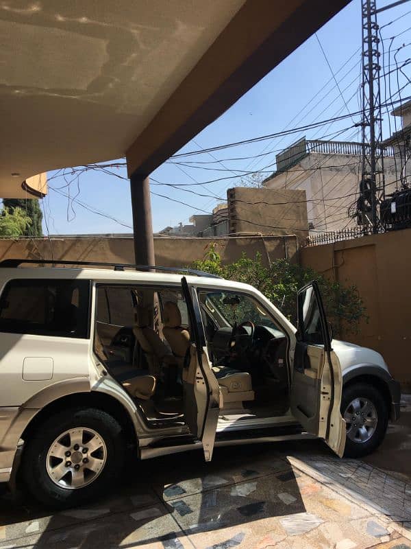 Mitsubishi Pajero GLS FULL OPTION 2005 EXCHANGE POSSIBLE 10