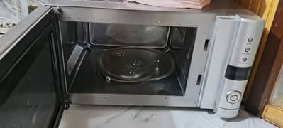 Gas/electric oven and microwave for sale in reasonable rates