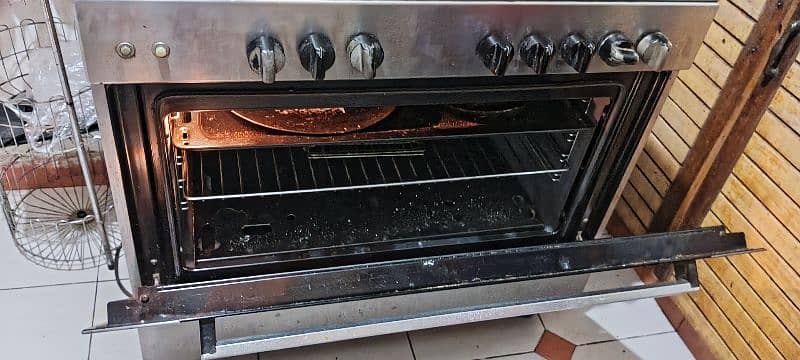 Gas/electric oven and microwave for sale in reasonable rates 3