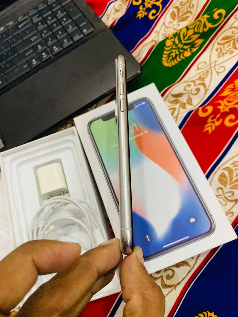 iPhone x 64gb Pta Approved with Box 4