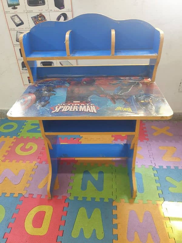 kids study table and chair like new 4