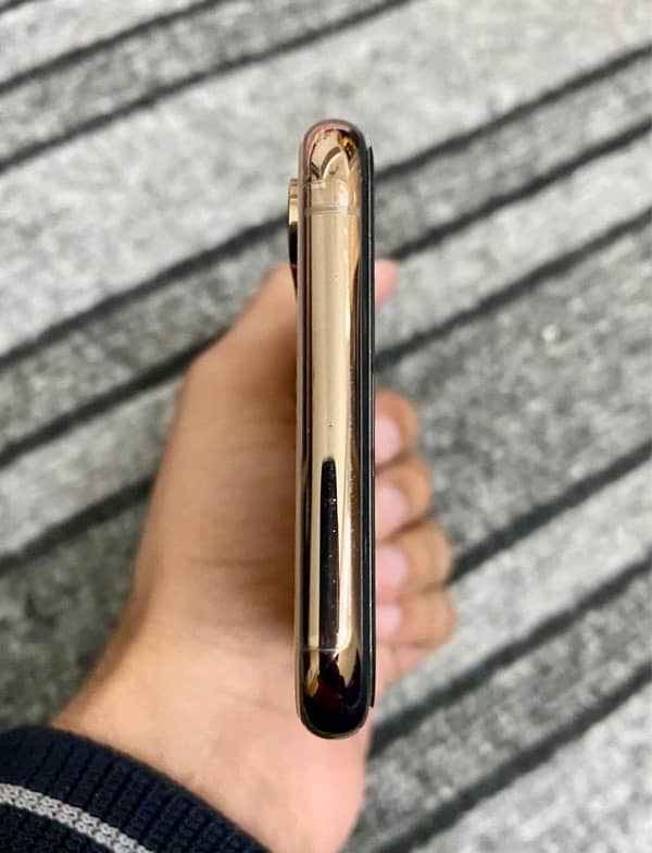 iPhone XS Max official pta approved 2