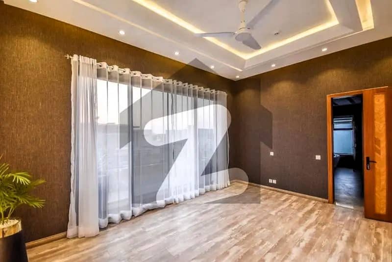 Separate Gate - Corner House - 1 Kanal Alluring Upper Portion On Top Location For Rent in DHA Phase 7 Lahore 0