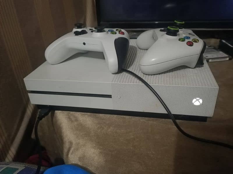 XBOX ONE S 1TB 1