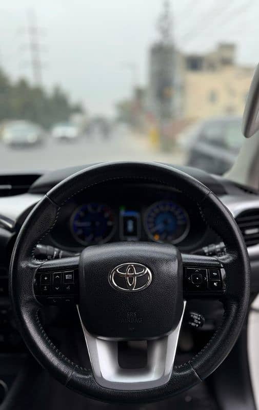 Toyota Hilux 2020 4