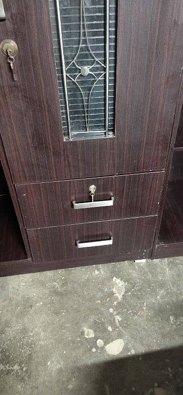 wooden wardrobe/wooden Almirah 2