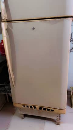 ajhi sale krna hai home used fridge for sale