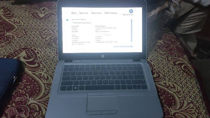 HP elite book 820 g3 1