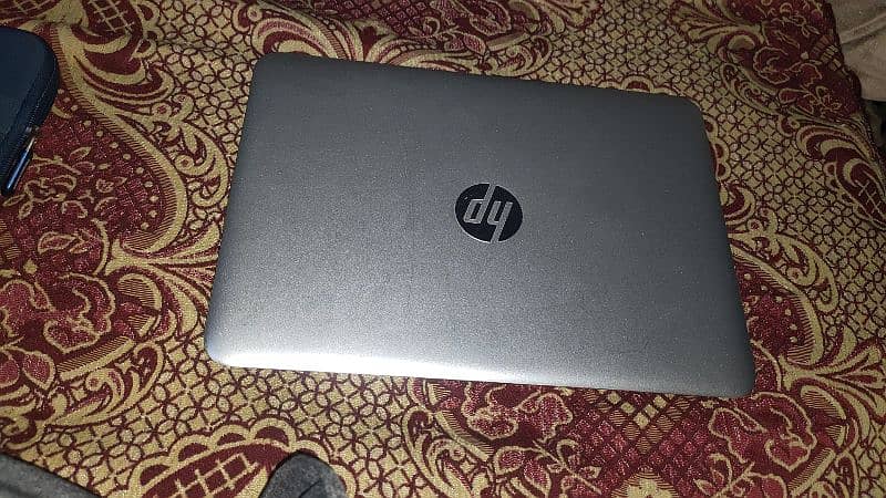 HP elite book 820 g3 6